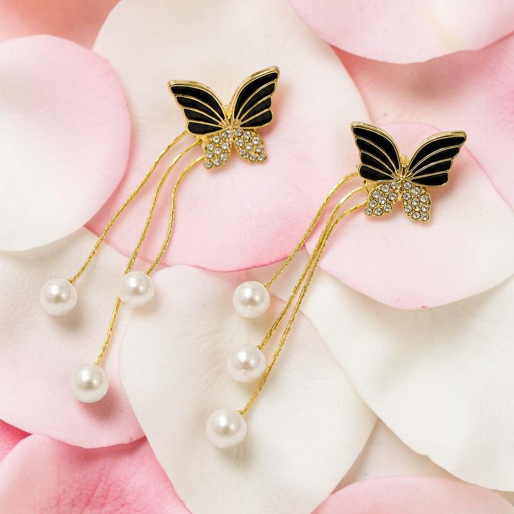 Butterfly hairpins with pearl details on pink and white flower petals